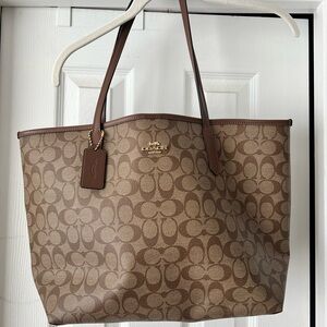 Authentic COACH Handbag Tote-like new condition